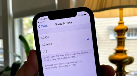 覃塘苹果手机维修分享iPhone 12如何打开或关闭5G网络 